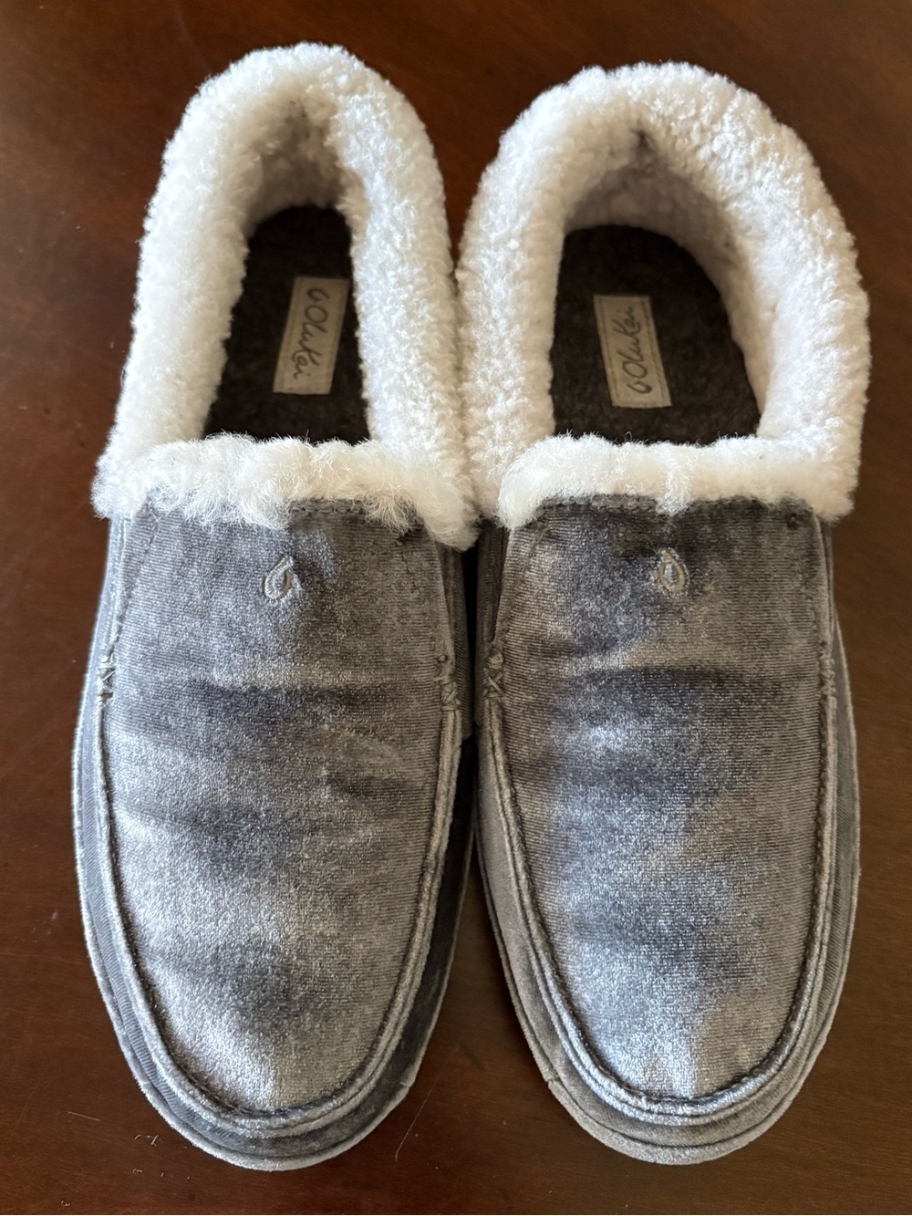 OLUKAI  Ku’una Lanui Women’s Shearling Lined Slippers | Charcoal Velvet | Size 9